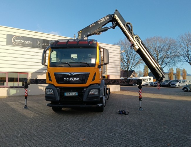MAN TGS 35.420 8x2 - Fassi 29TM Kraan, Machine transporter, Oprijwagen, afsleepwagen 7.2T. lier TT 4882
